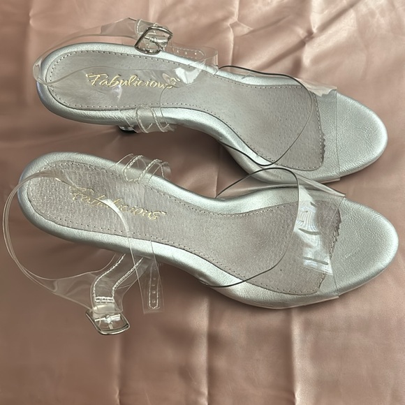 Fabulicious Kitten Heels. Size 9 (fits like  8.5) - Picture 7 of 8